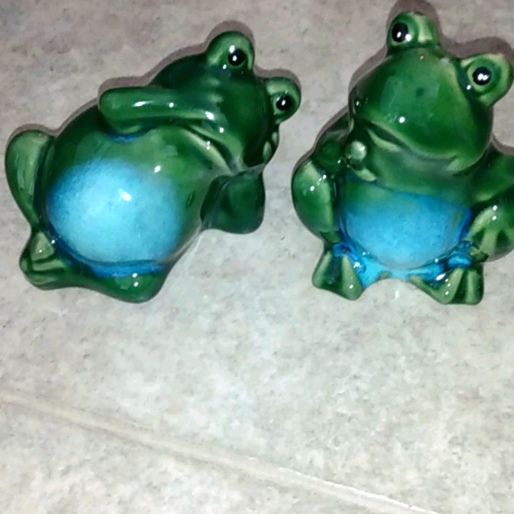 Frog figurines